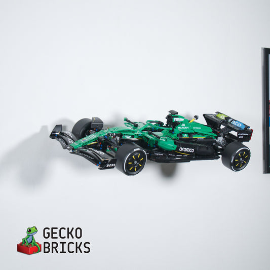LEGO® Aston Martin F1 42240 zwevend aan de muur met premium wandbeugel - aanzicht 2
