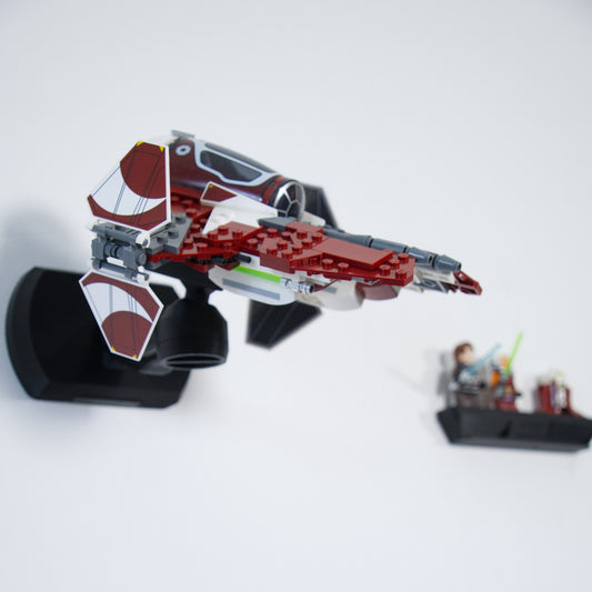 LEGO® Star Wars Ahsoka Tano's Jedi Interceptor 75401 zwevend aan de muur met premium wandbeugel - aanzicht 2