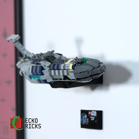 LEGO® Star Wars Invisible Hand (Midi-scale) 75377 zwevend aan de muur met premium wandbeugel - aanzicht 2