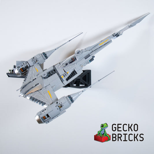 LEGO® Star Wars UCS N-1 Starfighter 75442 zwevend aan de muur met premium wandbeugel - aanzicht 2