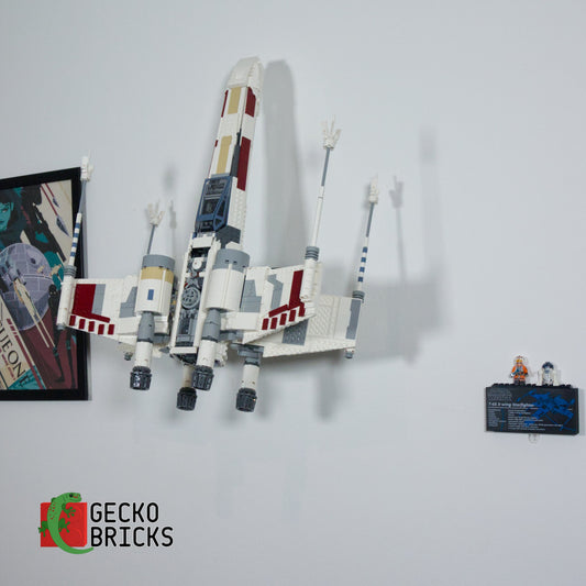 LEGO® Star Wars UCS X-Wing Starfighter 75355 vlak aan de muur met wandbeugel - 2