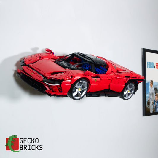 LEGO® Technic Ferrari Daytona SP3 42143 zwevend aan de muur met premium wandbeugel - aanzicht 2