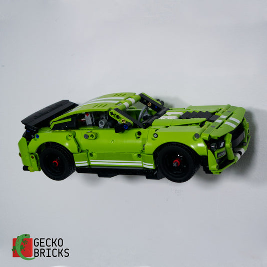 LEGO® Technic Ford Mustang Shelby GT500 42138 zwevend aan de muur met premium wandbeugel - aanzicht 2