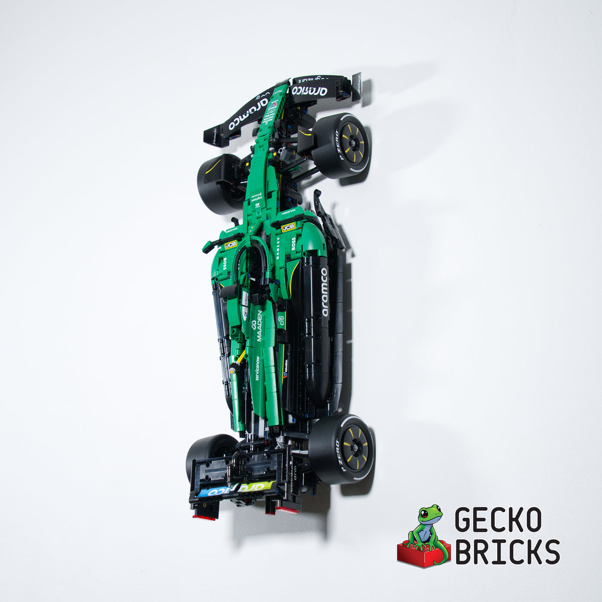 Premium Wandbeugel – Compatibel met LEGO® Aston Martin F1 42240
