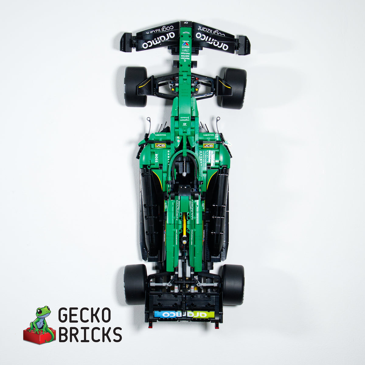 Premium Wandbeugel – Compatibel met LEGO® Aston Martin F1 42240