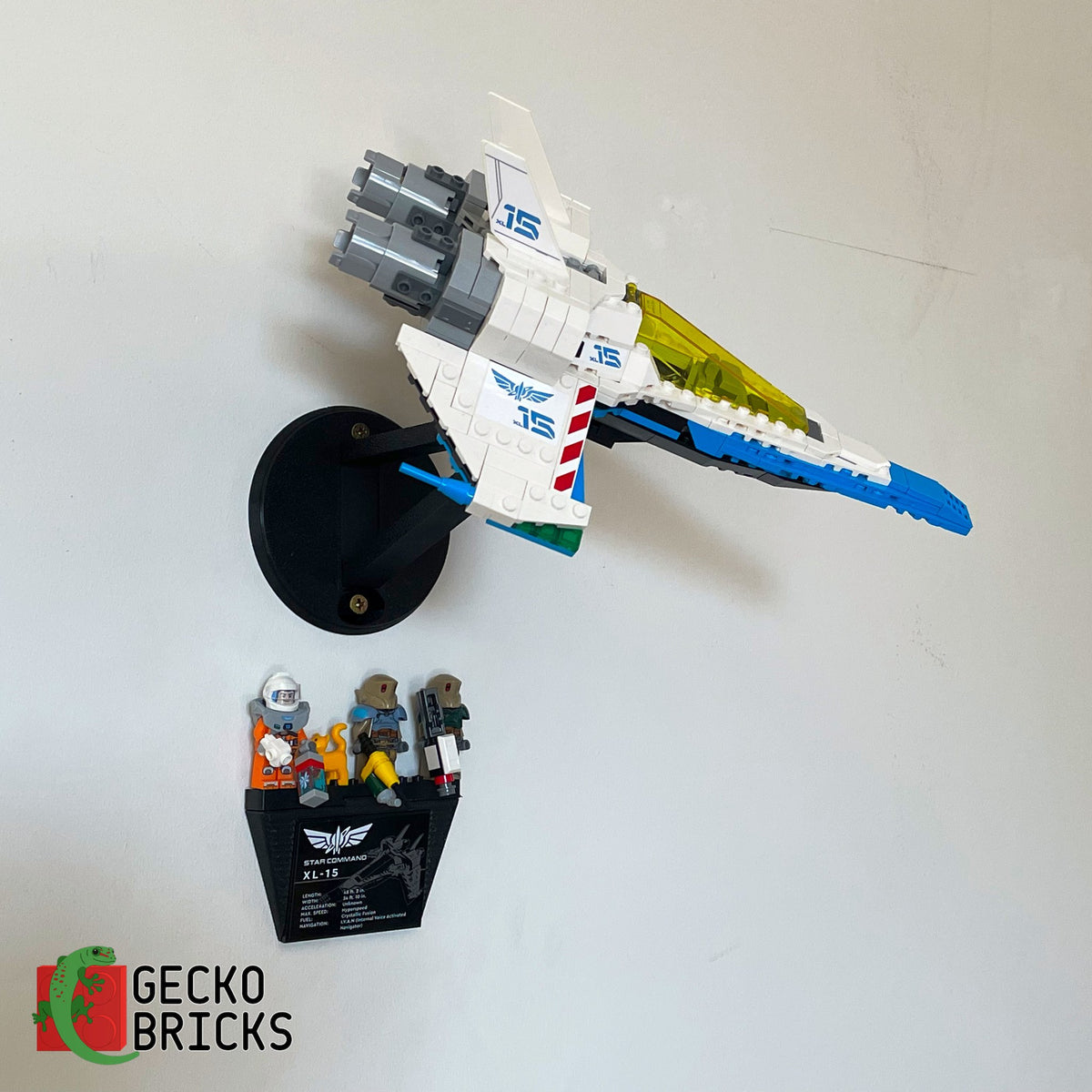 LEGO® Disney Lightyear XL-15 Ruimteschip 76832 zwevend aan de muur met premium wandbeugel - aanzicht 4