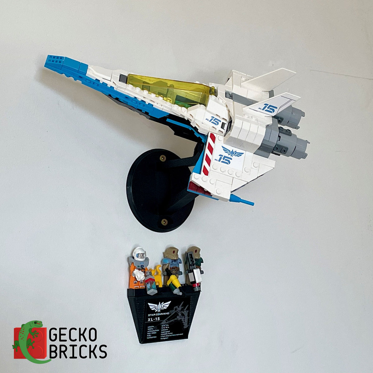 LEGO® Disney Lightyear XL-15 Ruimteschip 76832 zwevend aan de muur met premium wandbeugel - aanzicht 5