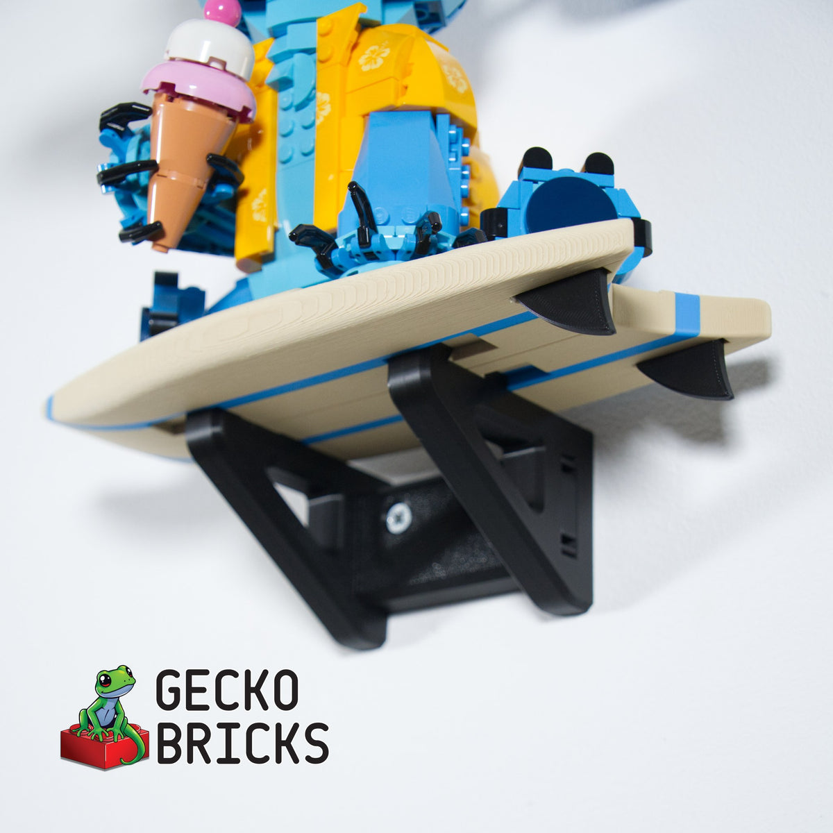 LEGO® Disney Stitch 43249 zwevend aan de muur met premium wandbeugel - aanzicht 5