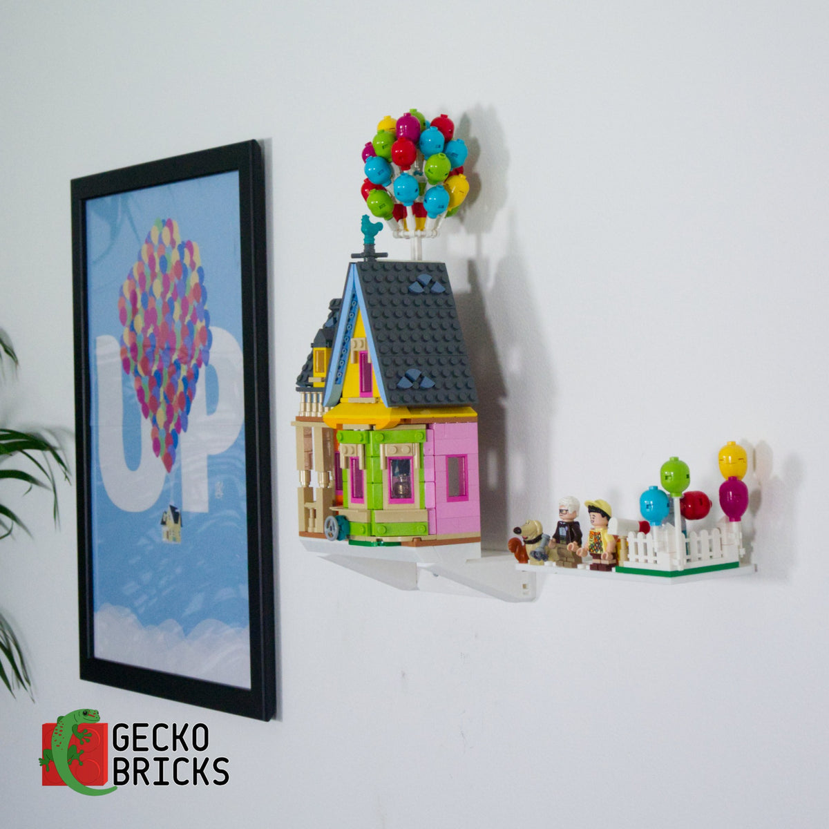 LEGO® Disney Up Huis 43217 zwevend aan de muur met premium wandbeugel - aanzicht 4