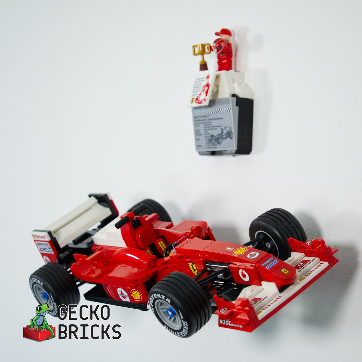 LEGO® Ferrari F1 Schumacher 11375 zwevend aan de muur met premium wandbeugel - aanzicht 5