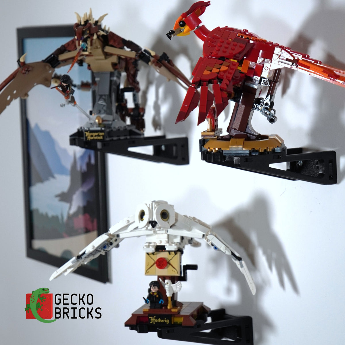 LEGO® Harry Potter Fantastic Beasts zwevend aan de muur met premium wandbeugel - aanzicht 2