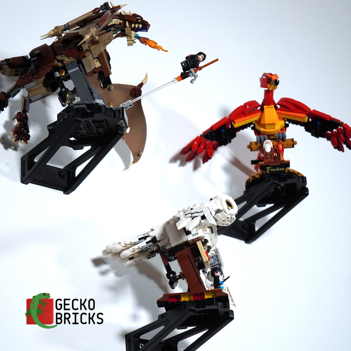 LEGO® Harry Potter Fantastic Beasts zwevend aan de muur met premium wandbeugel - aanzicht 3