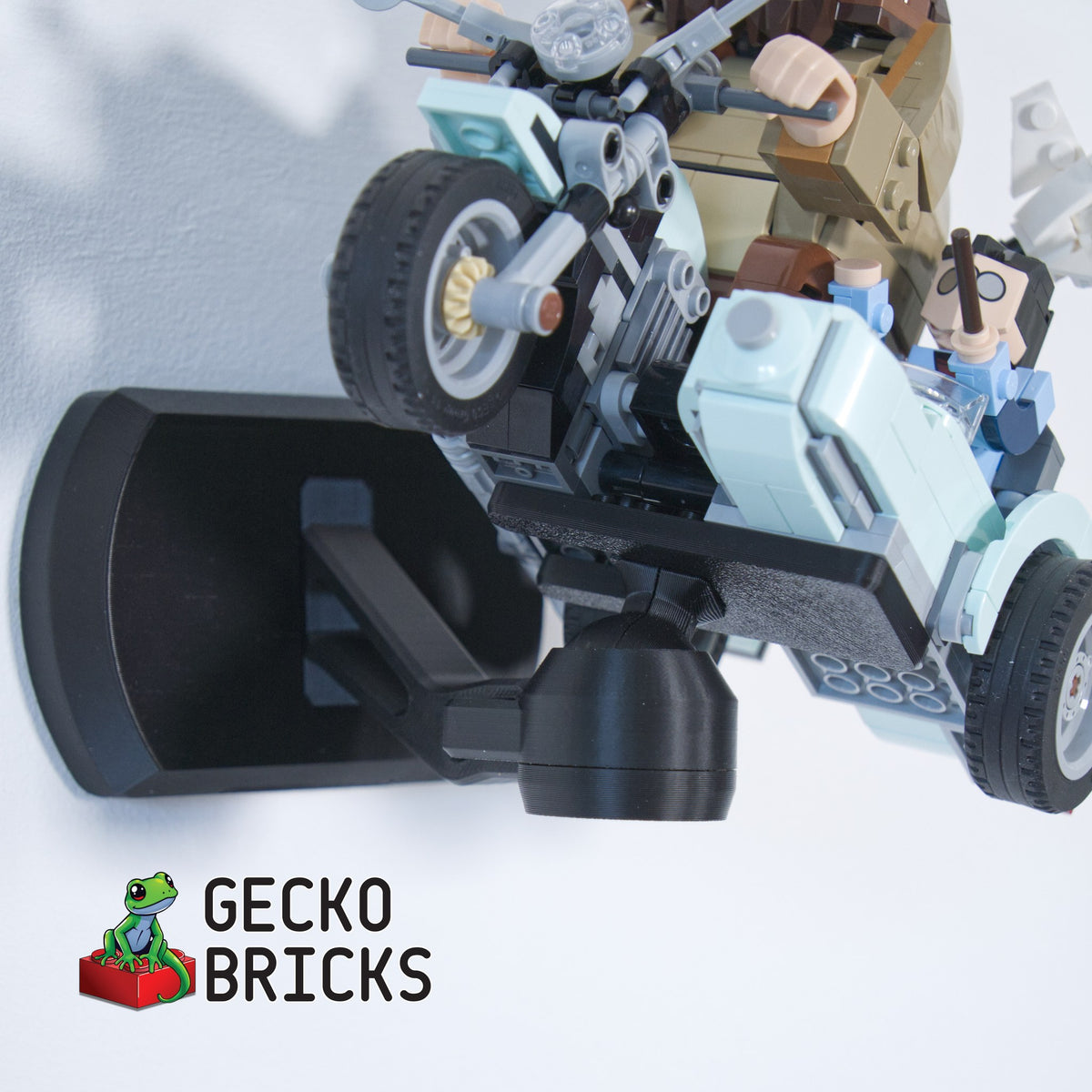 LEGO® Harry Potter Hagrid & Harry Potter 76443 zwevend aan de muur met premium wandbeugel - aanzicht 4