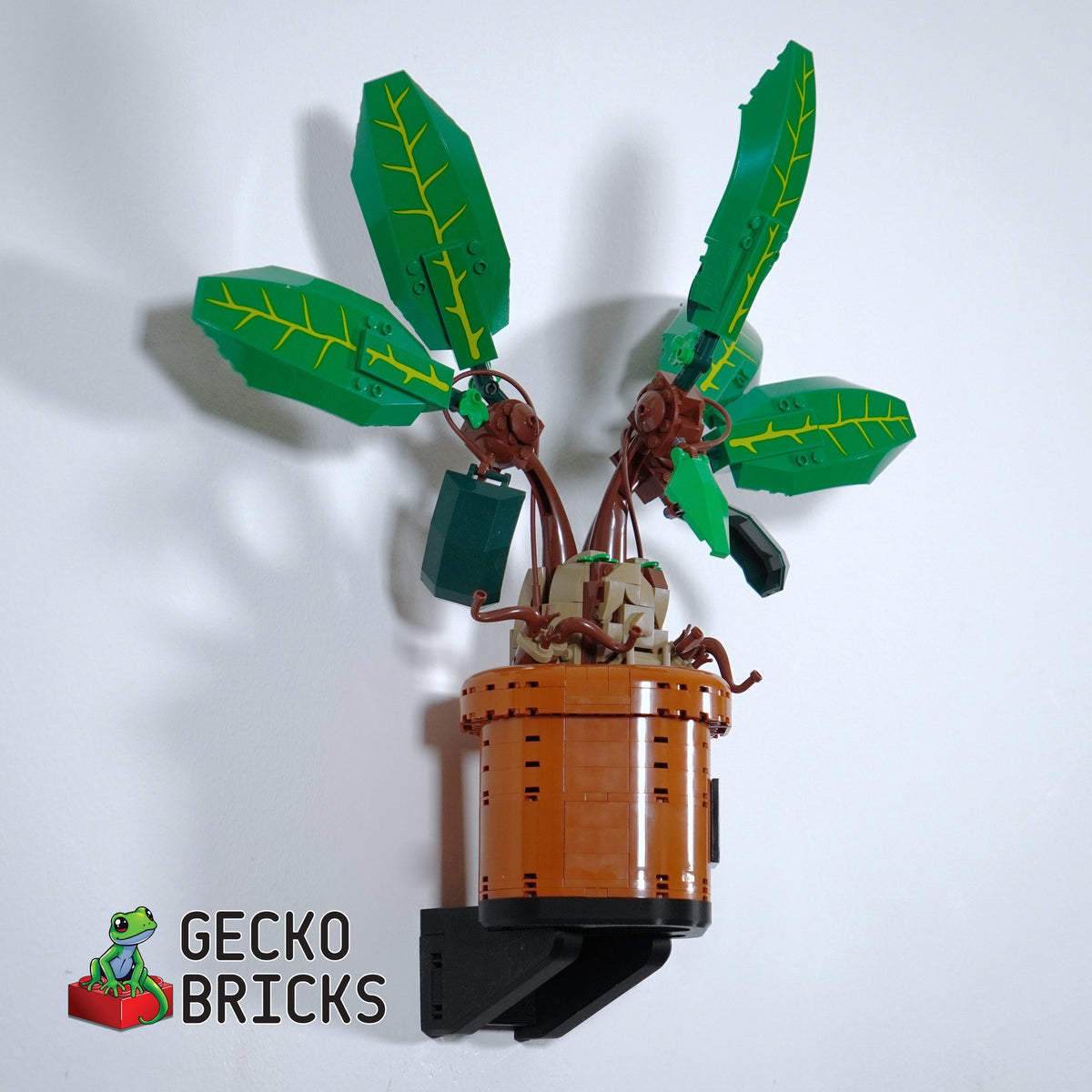 LEGO® Harry Potter Mandragora 76433 zwevend aan de muur met premium wandbeugel - aanzicht 3