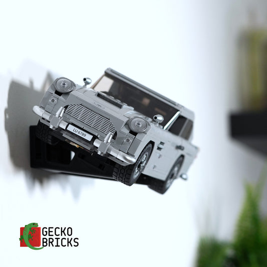LEGO® Icons James Bond Aston Martin DB5 10262 zwevend aan de muur met premium wandbeugel - aanzicht 2