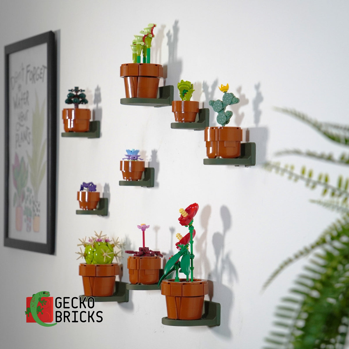 LEGO® Icons Kleine Plantjes 10329 zwevend aan de muur met premium wandbeugel - aanzicht 3