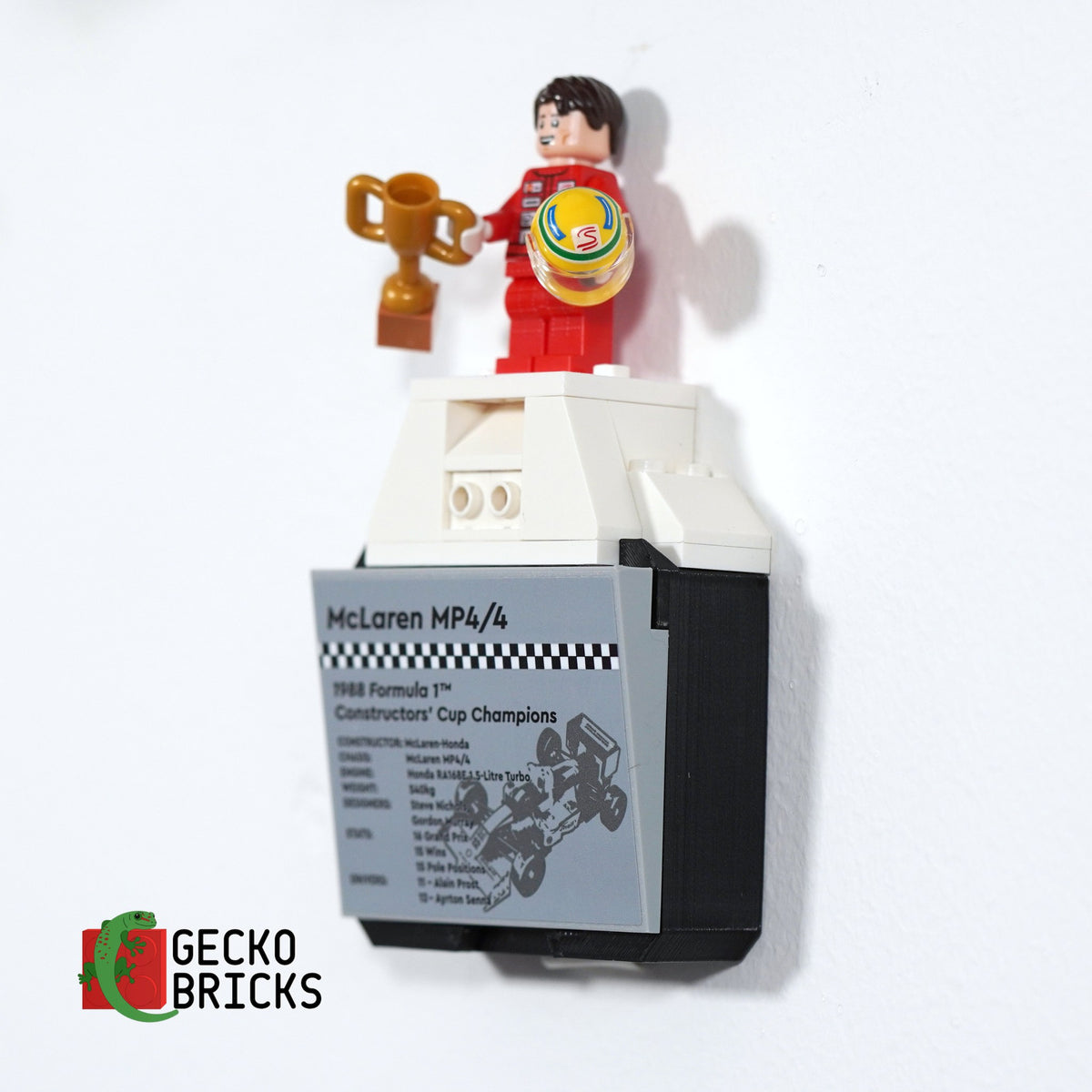 LEGO® Icons McLaren MP4/4 & Ayrton Senna 10330 zwevend aan de muur met premium wandbeugel - aanzicht 4