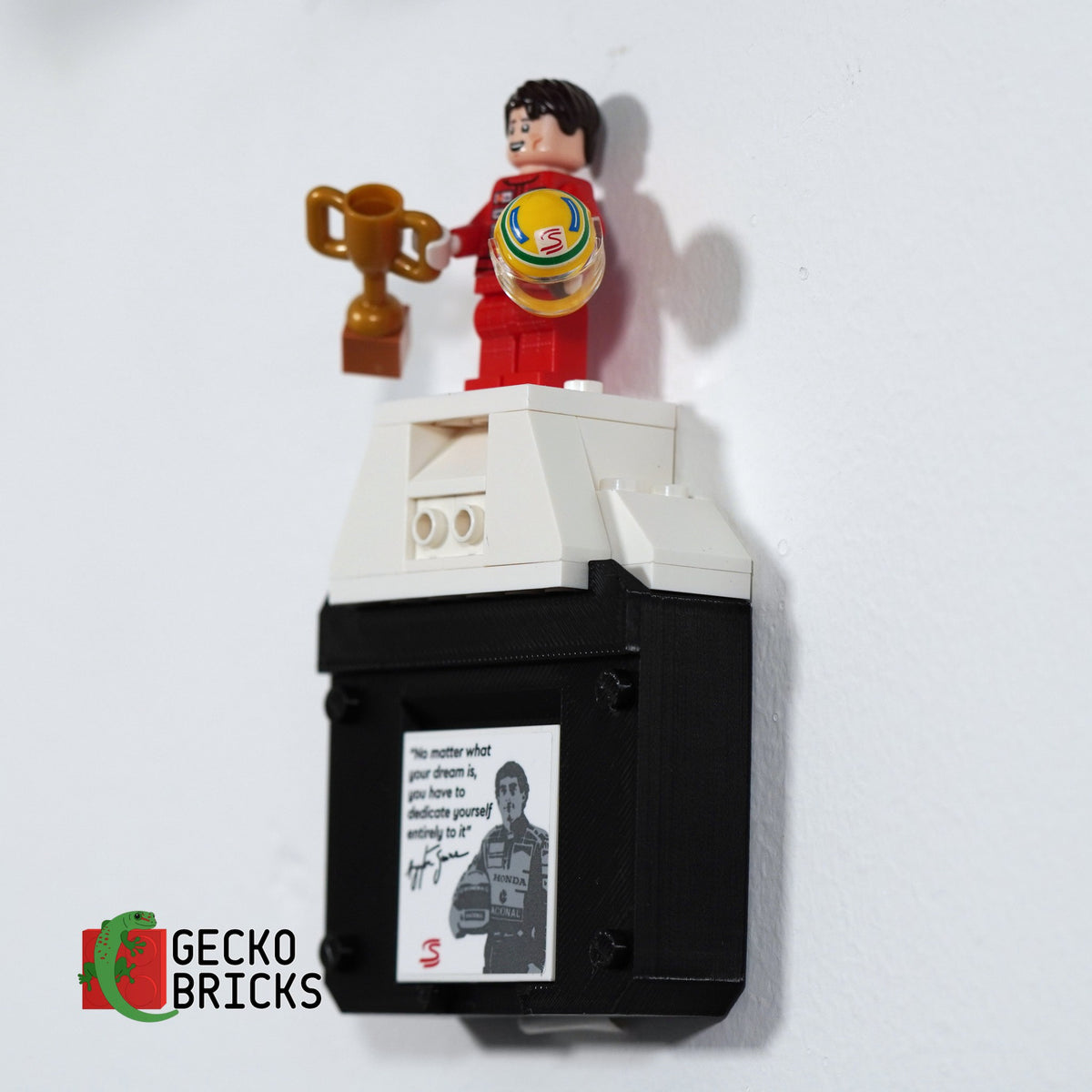 LEGO® Icons McLaren MP4/4 & Ayrton Senna 10330 zwevend aan de muur met premium wandbeugel - aanzicht 5