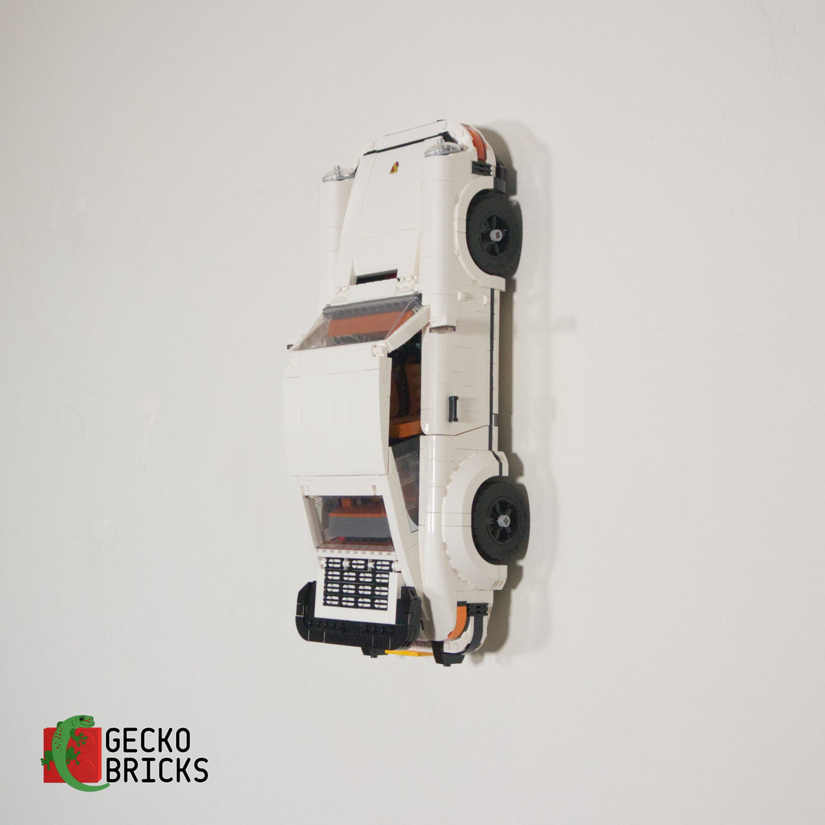 LEGO® Icons Porsche 911 10295 vlak aan de muur met wandbeugel - 1