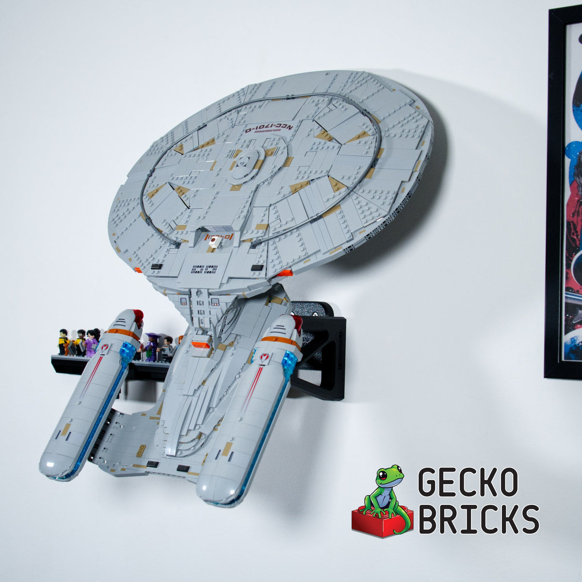 LEGO® Icons Star Trek U.S.S. Enterprise NCC-1701 10356 zwevend aan de muur met premium wandbeugel - aanzicht 4