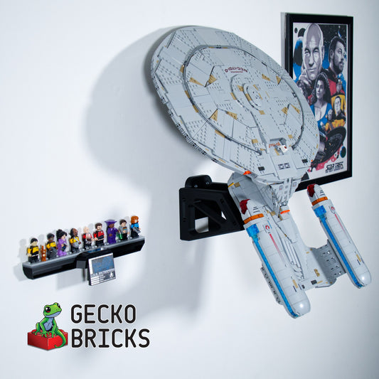 LEGO® Icons Star Trek U.S.S. Enterprise NCC-1701 (V2) 10356 aan de muur met premium wandbeugel - vooraanzicht
