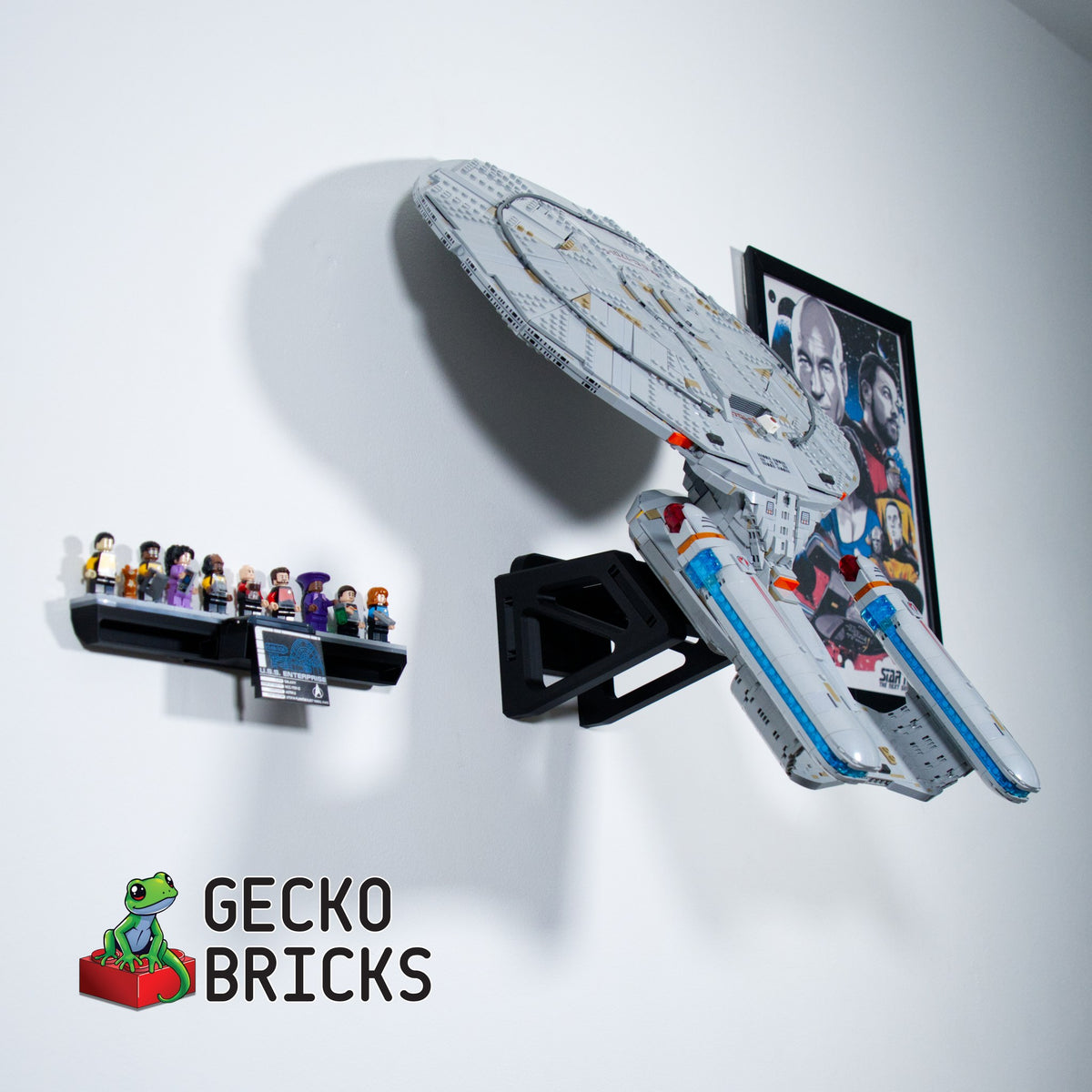 LEGO® Icons Star Trek U.S.S. Enterprise NCC-1701 (V2) 10356 zwevend aan de muur met premium wandbeugel - aanzicht 5