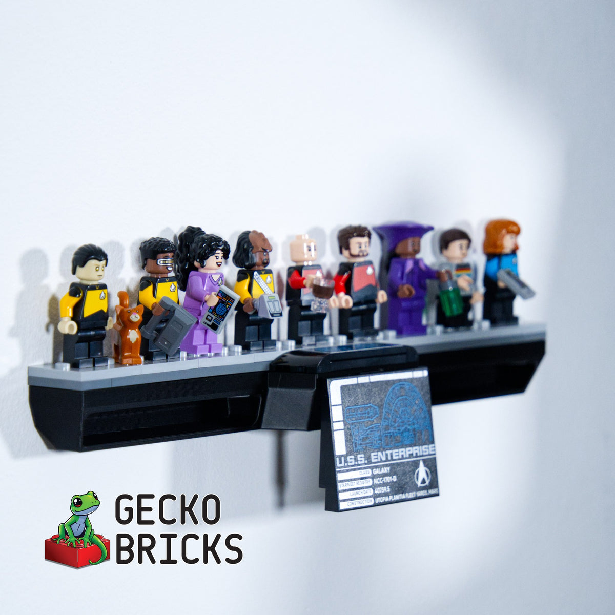 LEGO® Icons Star Trek U.S.S. Enterprise NCC-1701 (V2) 10356 zwevend aan de muur met premium wandbeugel - aanzicht 7