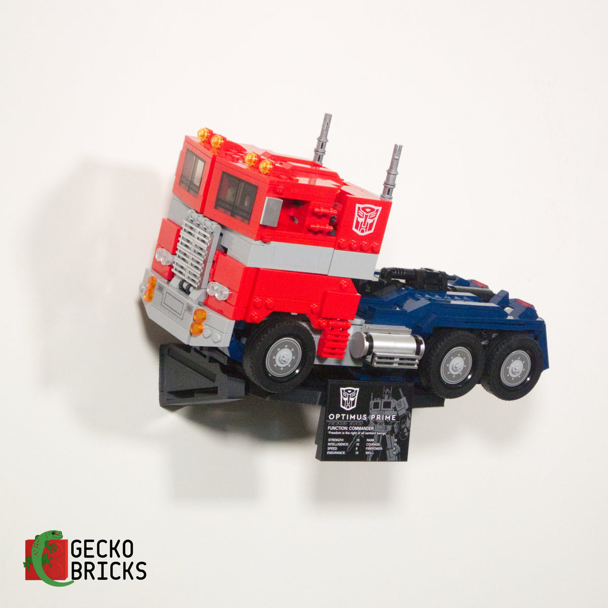 LEGO® Icons Transformers Optimus Prime 10302 zwevend aan de muur met premium wandbeugel - aanzicht 3