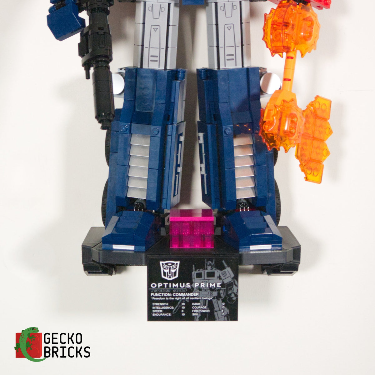 LEGO® Icons Transformers Optimus Prime 10302 zwevend aan de muur met premium wandbeugel - aanzicht 5