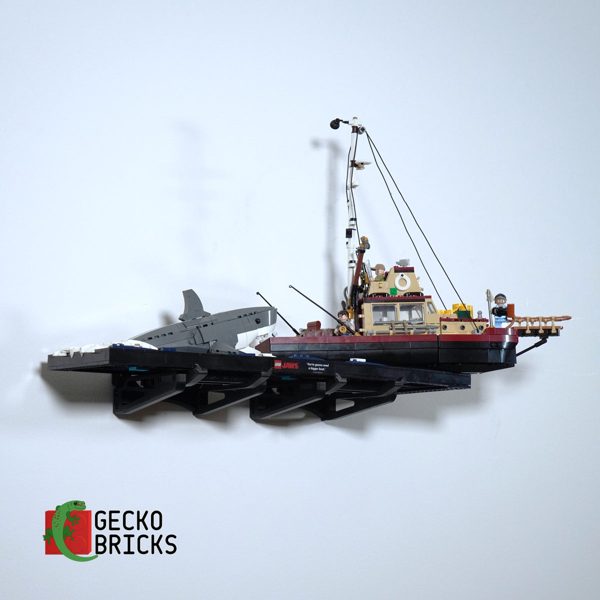LEGO® Ideas Jaws 21350 zwevend aan de muur met premium wandbeugel - aanzicht 5