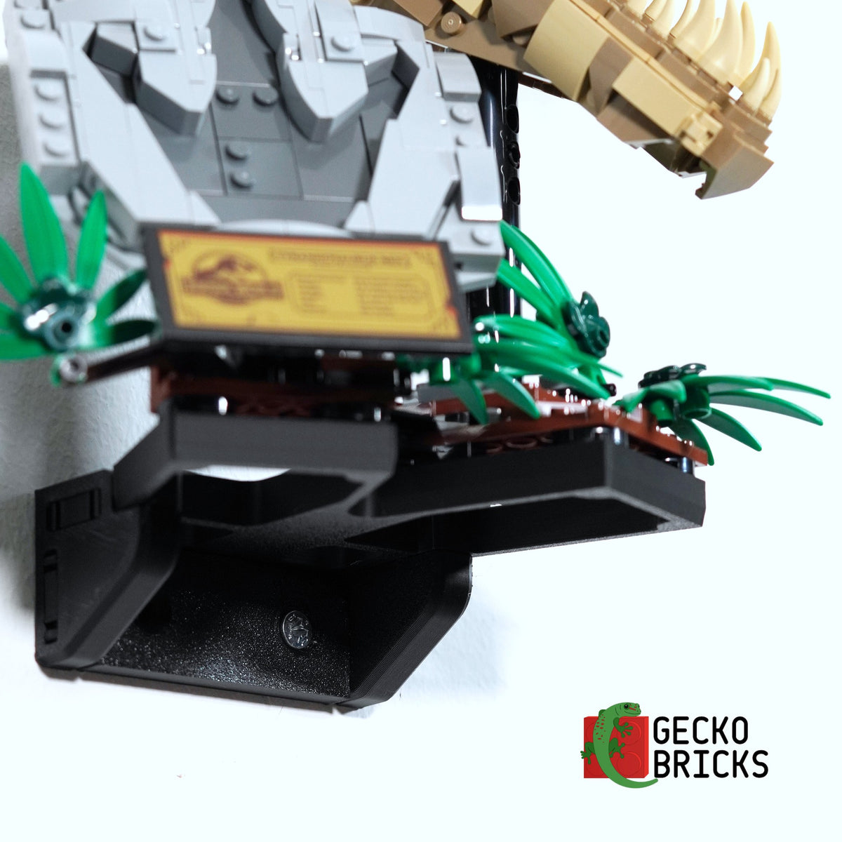 LEGO® Jurassic World Jurassic Park T. rex Skelet 76964 zwevend aan de muur met premium wandbeugel - aanzicht 4