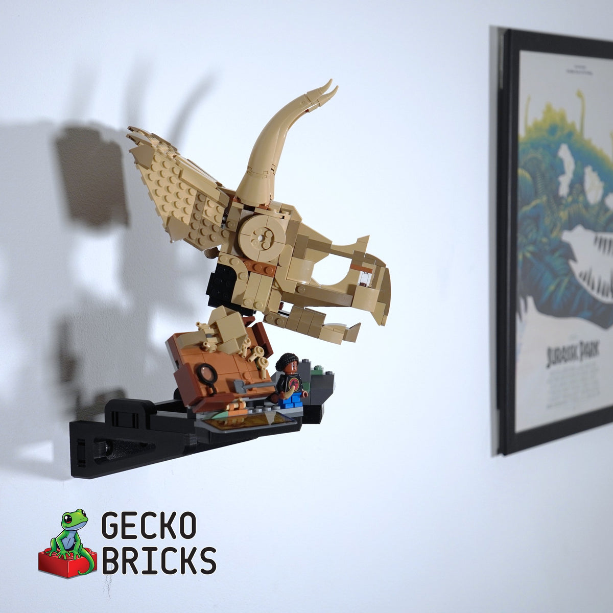 LEGO® Jurassic World Triceratops Schedel 76969 floating on the wall with premium wall mount - view 5