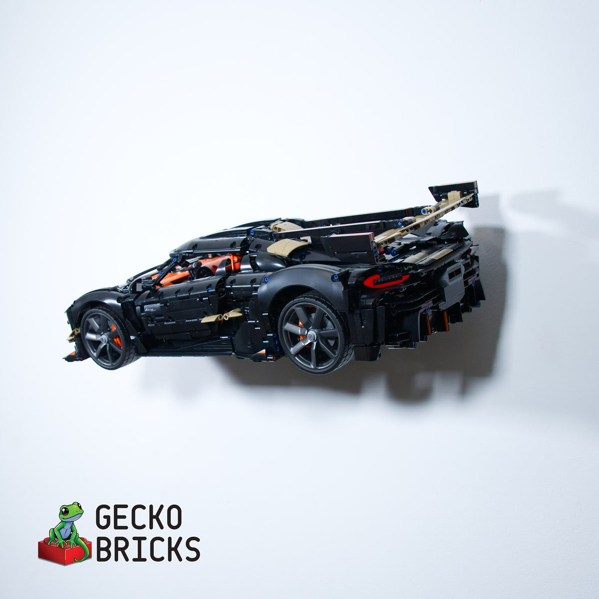 LEGO® Koenigsegg Sadair's Spear 42232 zwevend aan de muur met premium wandbeugel - aanzicht 5