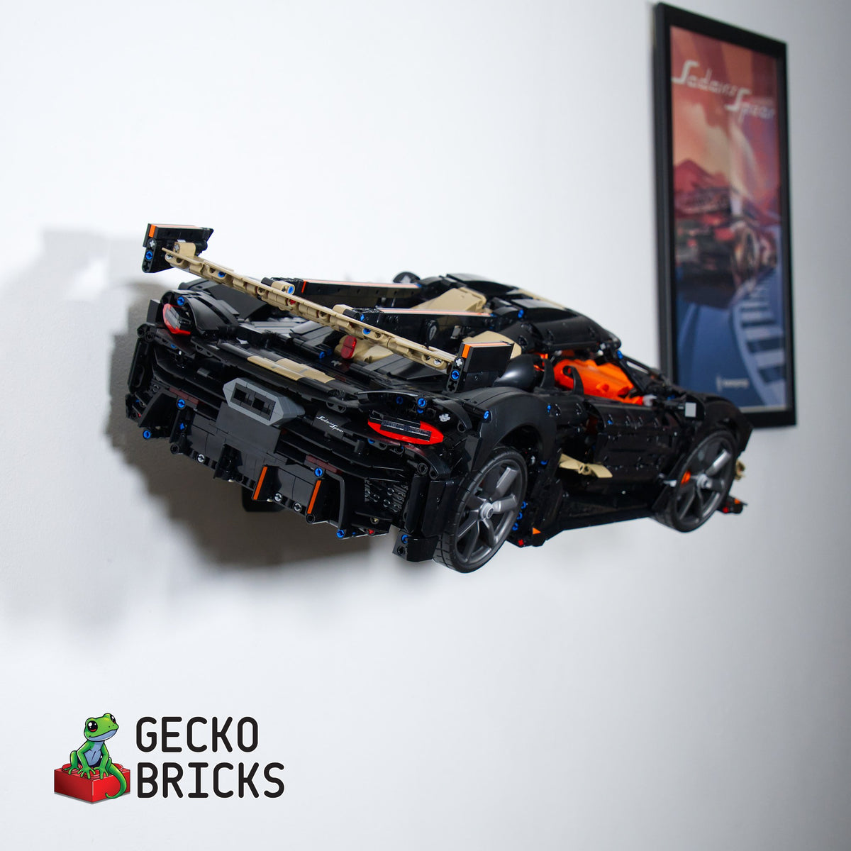 LEGO® Koenigsegg Sadair's Spear 42232 zwevend aan de muur met premium wandbeugel - aanzicht 6