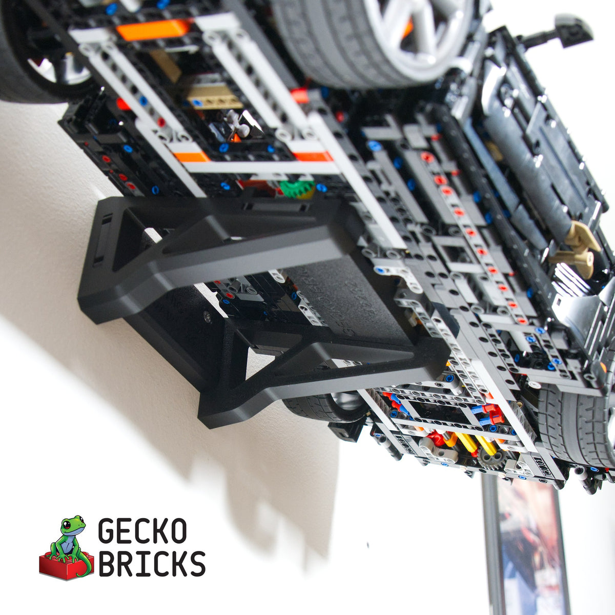 LEGO® Koenigsegg Sadair's Spear 42232 zwevend aan de muur met premium wandbeugel - aanzicht 8