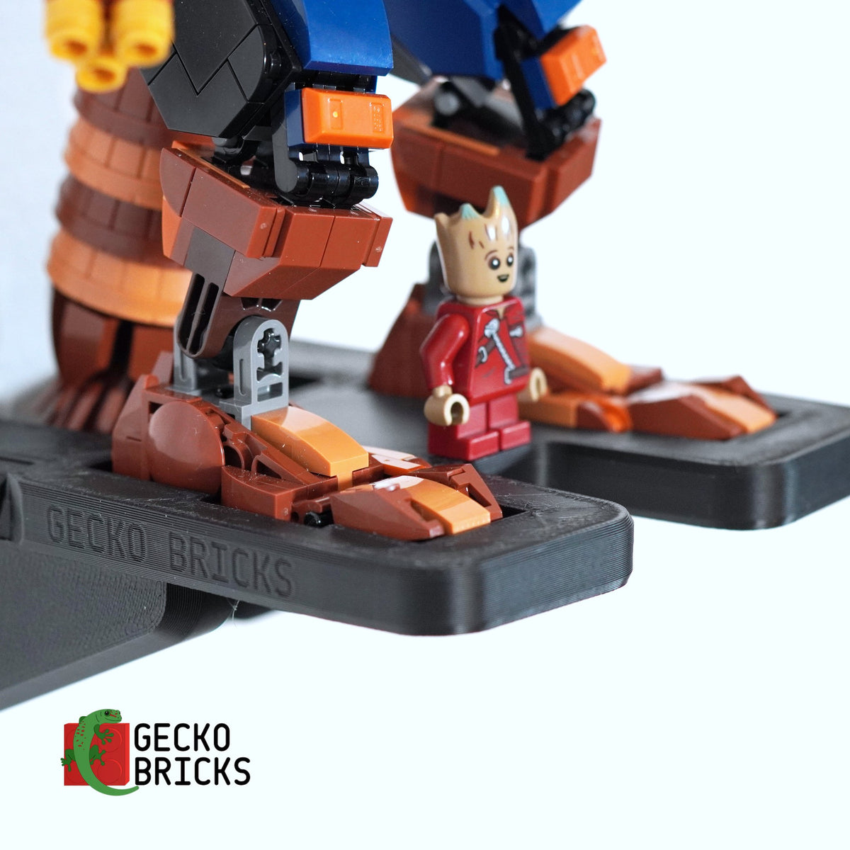 LEGO® Marvel Rocket & Baby Groot 76282 zwevend aan de muur met premium wandbeugel - aanzicht 4