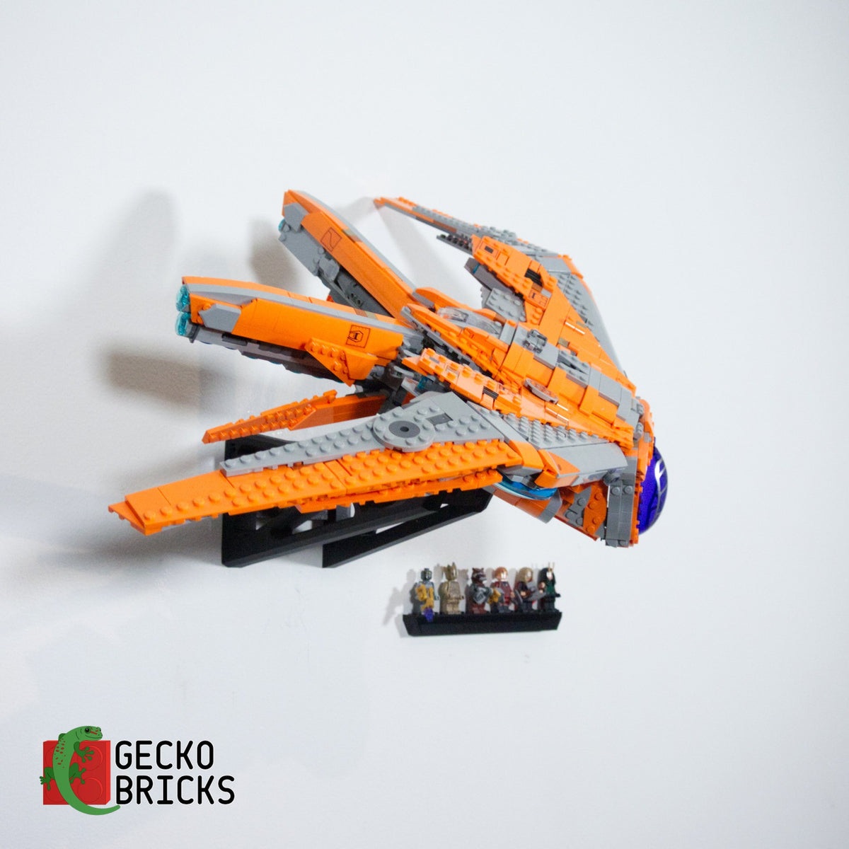 LEGO® Marvel The Guardians' Ship 76193 zwevend aan de muur met premium wandbeugel - aanzicht 6