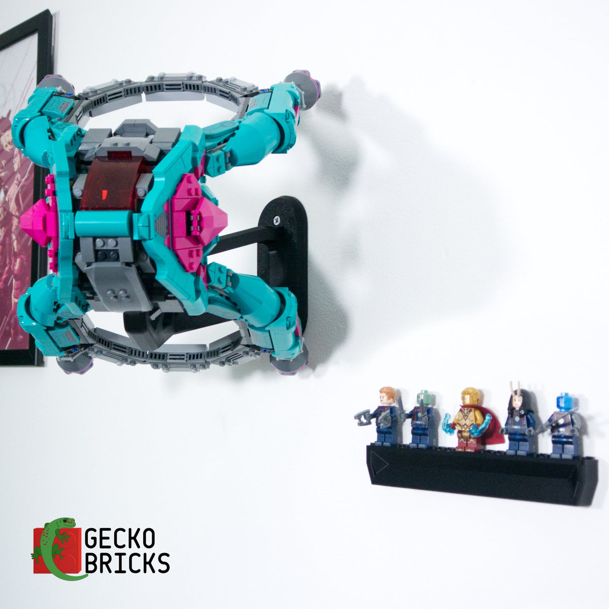 LEGO® Marvel The New Guardians' Ship 76255 zwevend aan de muur met premium wandbeugel - aanzicht 2