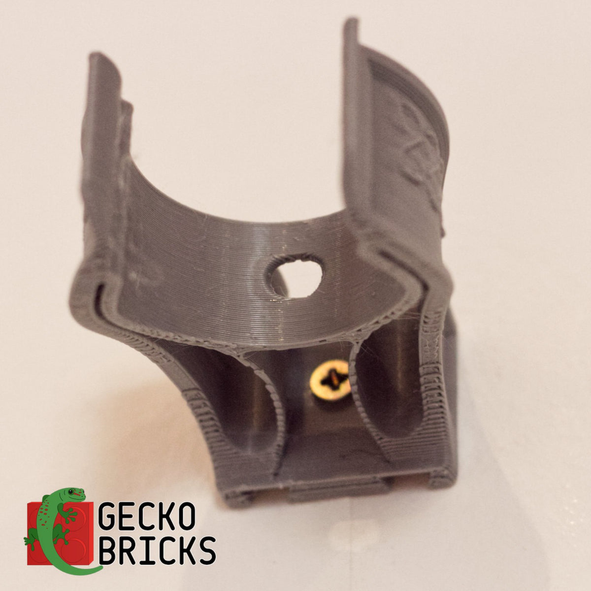 LEGO® Marvel Thor's Hamer Mjolnir 76209 zwevend aan de muur met premium wandbeugel - aanzicht 5