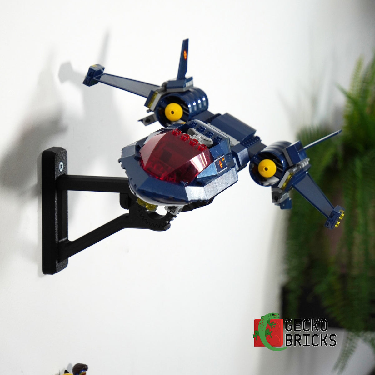 LEGO® Marvel X-Men X-Jet 78281 aan de muur met premium wandbeugel - vooraanzicht