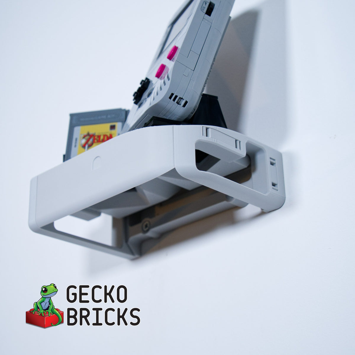 LEGO® Nintendo Game Boy 72046 zwevend aan de muur met premium wandbeugel - aanzicht 6