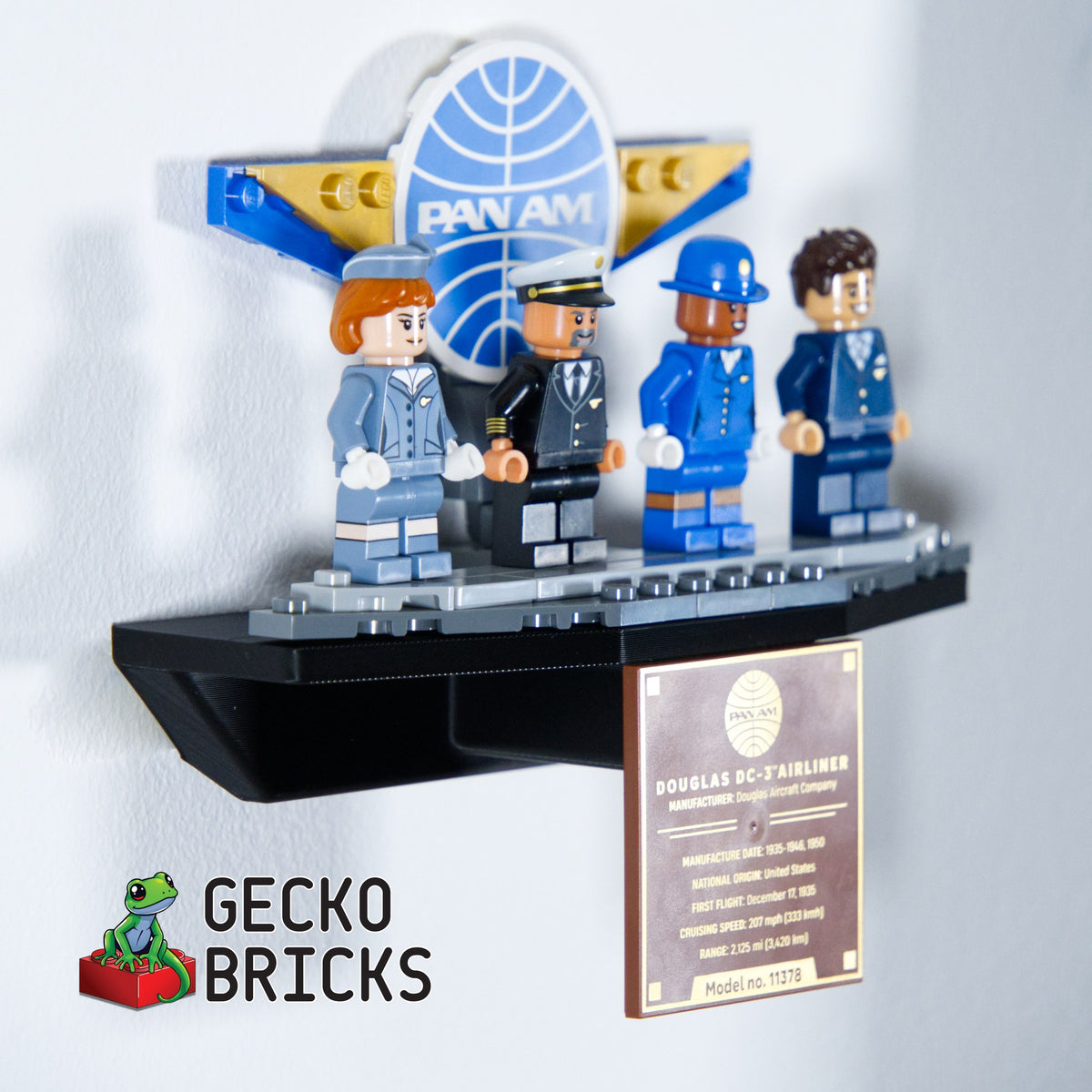 LEGO® PanAm DC-3 11378 zwevend aan de muur met premium wandbeugel - aanzicht 8