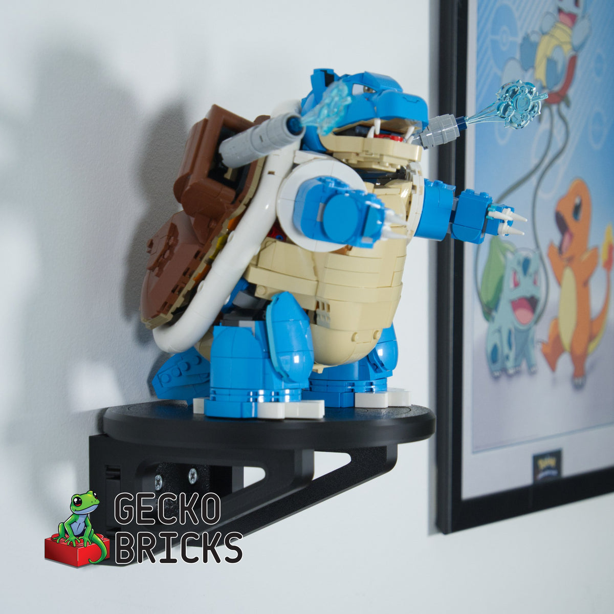 LEGO® Pokémon Blastoise 72153 zwevend aan de muur met premium wandbeugel - aanzicht 3