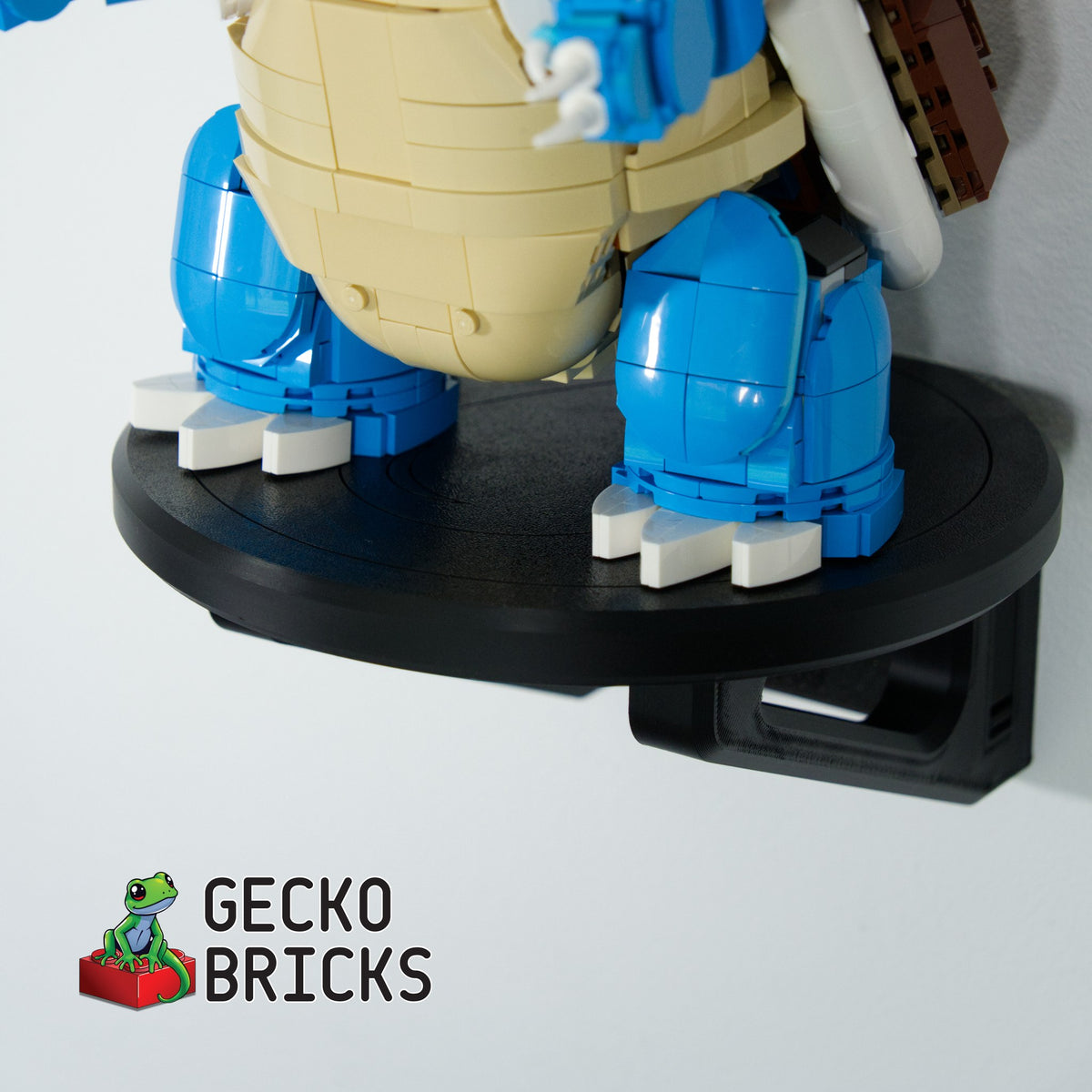 LEGO® Pokémon Blastoise 72153 zwevend aan de muur met premium wandbeugel - aanzicht 5