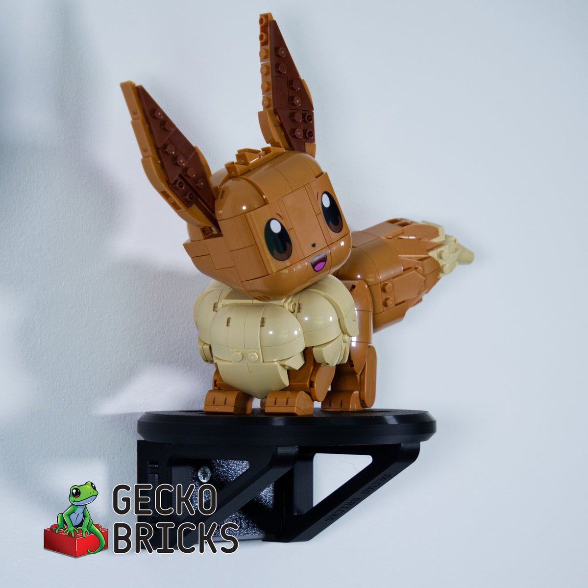 LEGO® Pokémon Eevee 72151 zwevend aan de muur met premium wandbeugel - aanzicht 2