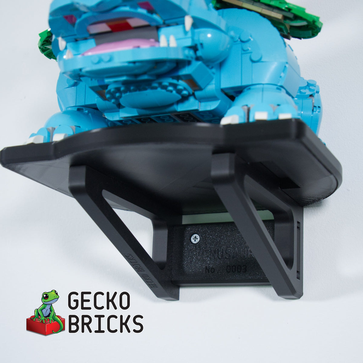 LEGO® Pokémon Venusaur 72153 zwevend aan de muur met premium wandbeugel - aanzicht 7