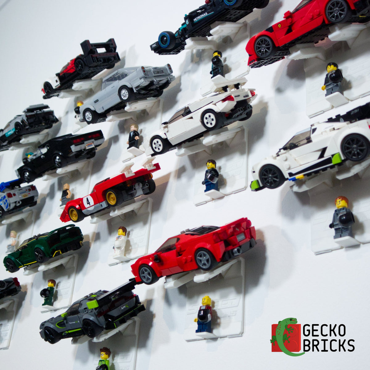 LEGO® Speed Champions Wandbeugel zwevend aan de muur met premium wandbeugel - aanzicht 3