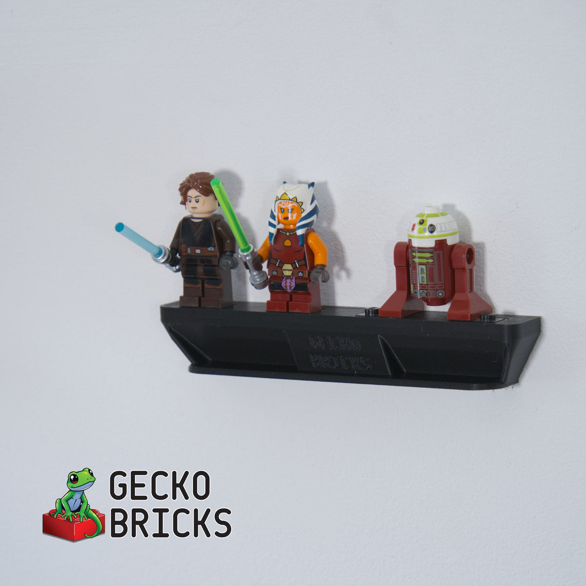 LEGO® Star Wars Ahsoka Tano's Jedi Interceptor 75401 zwevend aan de muur met premium wandbeugel - aanzicht 6