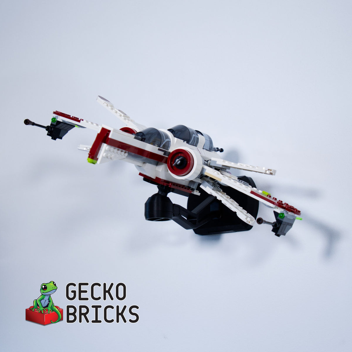LEGO® Star Wars ARC-170 Starfighter 75402 aan de muur met premium wandbeugel - vooraanzicht