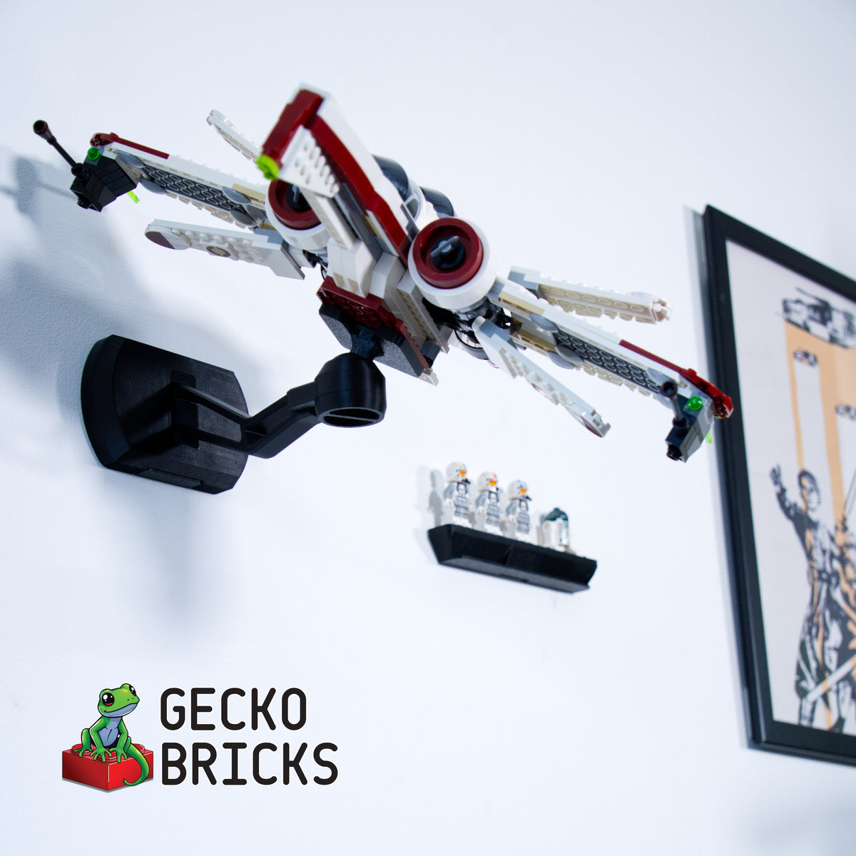 LEGO® Star Wars ARC-170 Starfighter 75402 zwevend aan de muur met premium wandbeugel - aanzicht 4